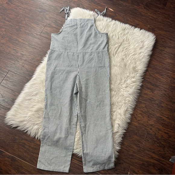 Utcoco Gray Striped Overall Jumpsuit - Picture 5 of 7